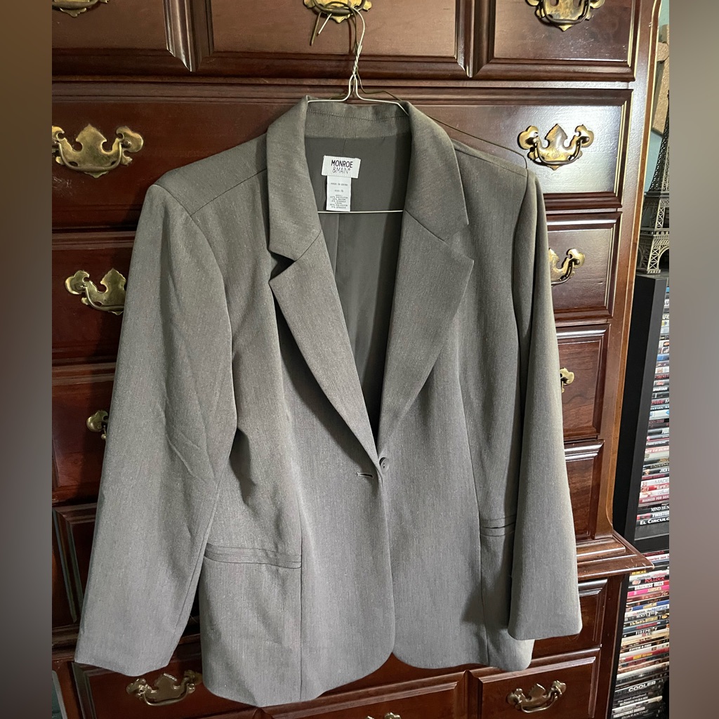Monroe & Main Taupe Single-Button Women's Blazer